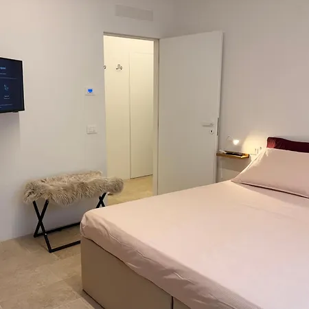 Maccani - Con Parcheggio Gratuito 3*