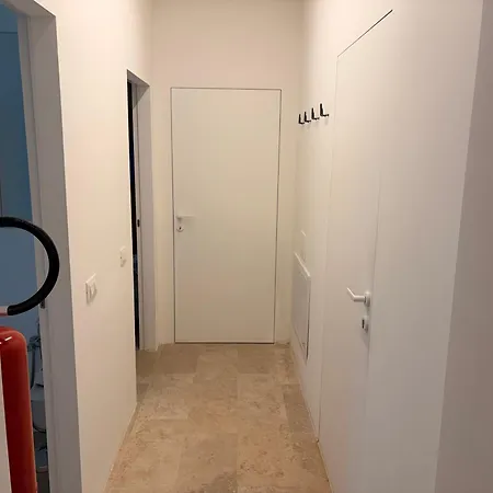 Maccani - Con Parcheggio Gratuito 3*